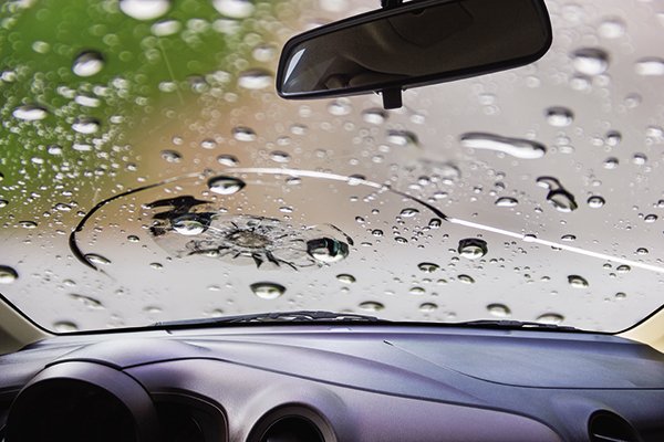 O PARA-BRISA TRINCOU? SAIBA O QUE FAZER