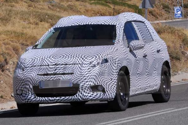 Peugeot 2008 é testado na Europa