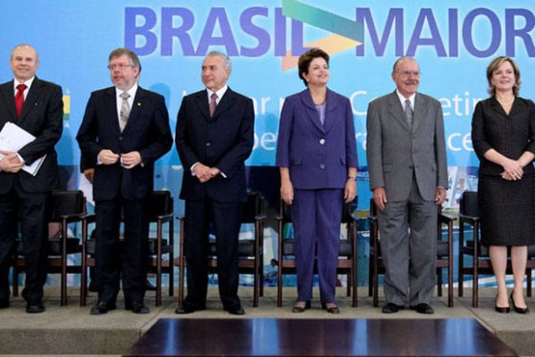 Dilma sanciona lei de incentivo a carros