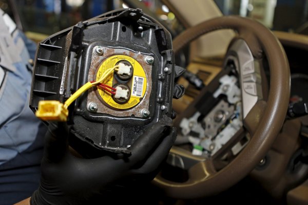 Toyota faz recall de 1,7 milhão de carros