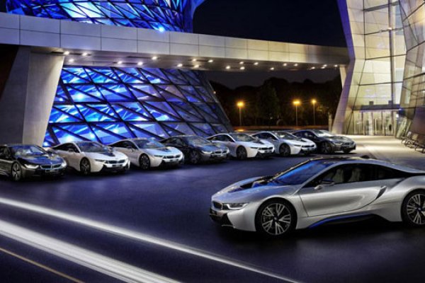 BMW ENTREGA PRIMEIRAS UNIDADES DO I8