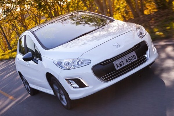 Após estreia no Salão de SP, Peugeot 308 turbo chega por R$ 73.990 