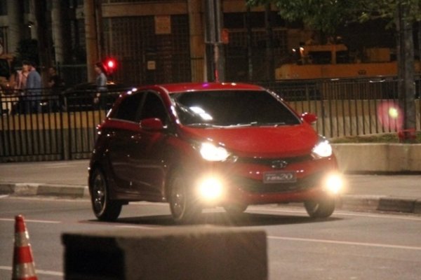 Hyundai HB20 é apanhado sem roupa e mistério do ano termina