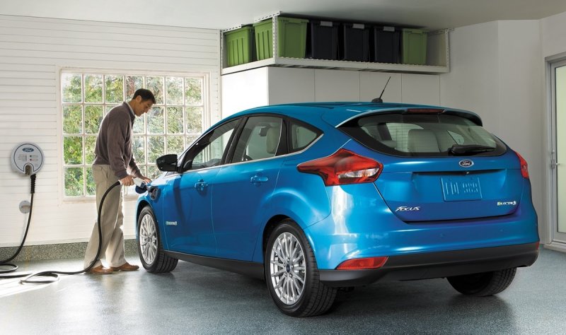 FORD LANÇA NOVO FOCUS ELÉTRICO COM BATERIA RECARREGÁVEL EM 30 MINUTOS
