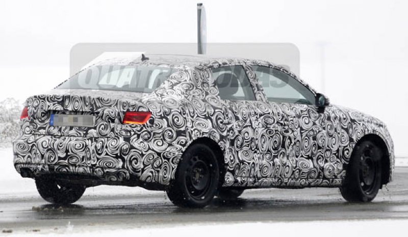 Audi A3 sedã é flagrado em testes