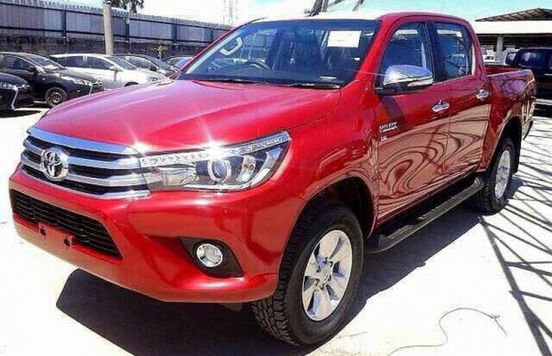 NOVA TOYOTA HILUX APARECE “DE CARA LAVADA” ANTES DO SEU LANÇAMENTO OFICIAL