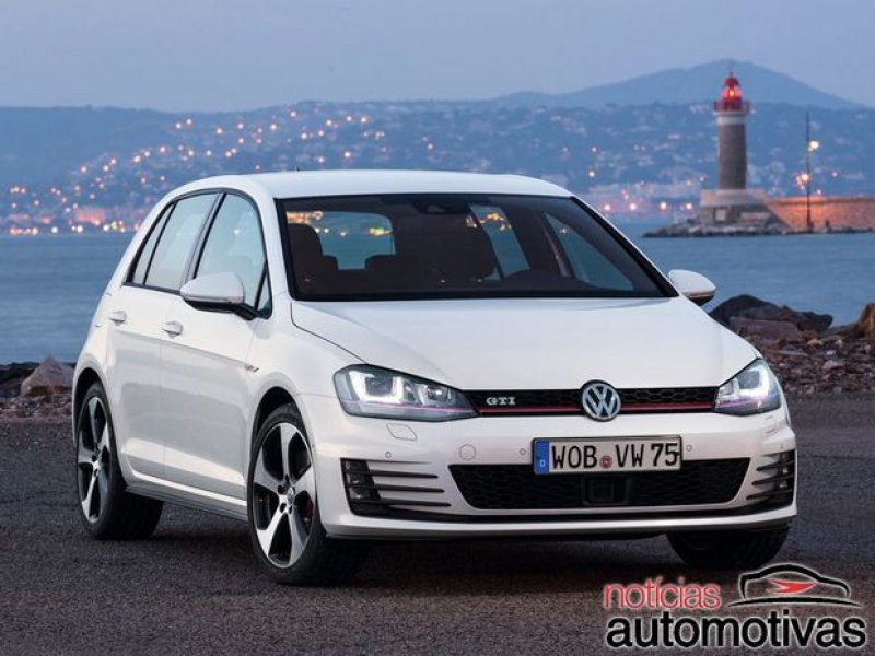 VERSÕES ESPORTIVAS DO VW GOLF TERÃO TETO EM FIBRA DE CARBONO