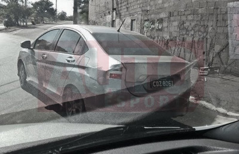 NOVO HONDA CITY É FLAGRADO EM TESTES