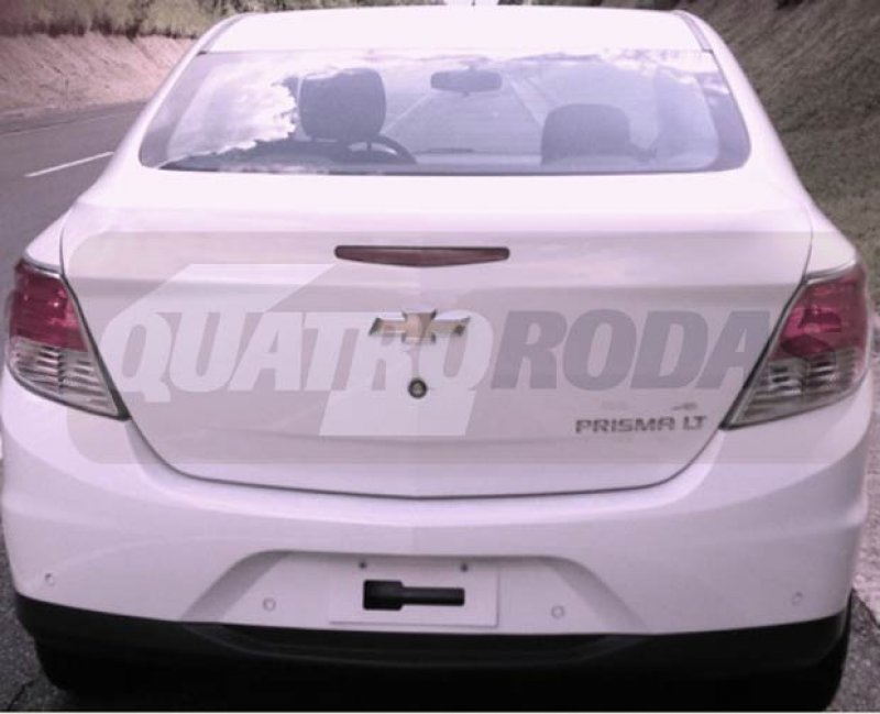 Veja o Onix sedã sem disfarces