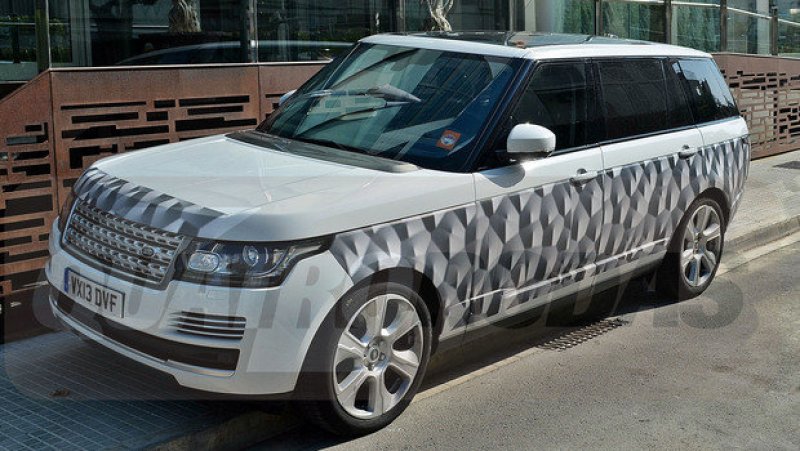 RANGE ROVER ALONGADO É FLAGRADO EM TESTES
