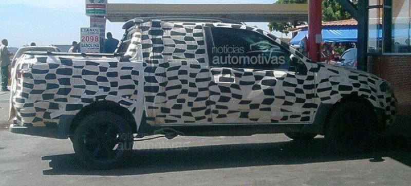 NOVA STRADA CABINE DUPLA COM TRÊS PORTAS É FLAGRADA 