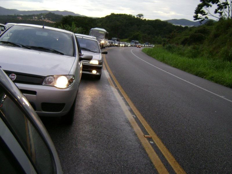 LEI DOS FARÓIS ACESOS GERA 124 MIL MULTAS EM UM MÊS