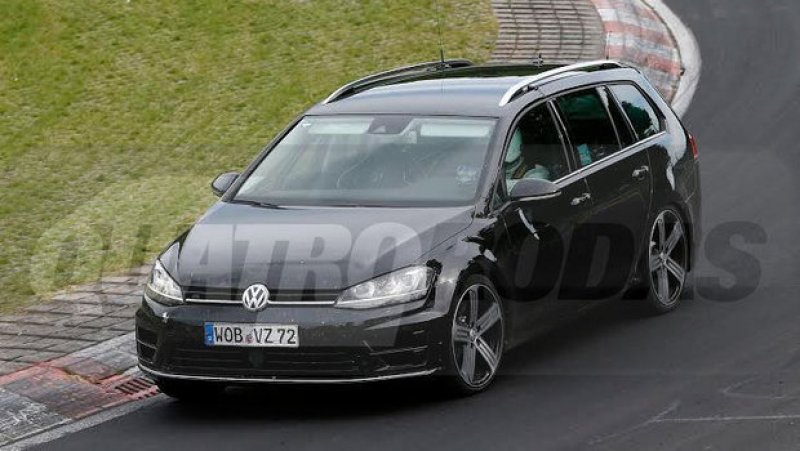 VOLKSWAGEN TESTA GOLF R WAGON EM NURBURGRING