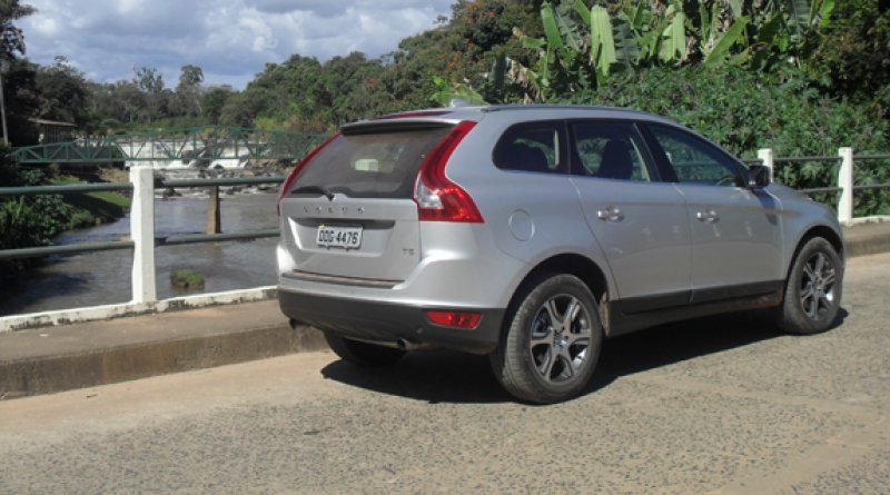 Volvo XC60 T5: crossover sueco bom de briga