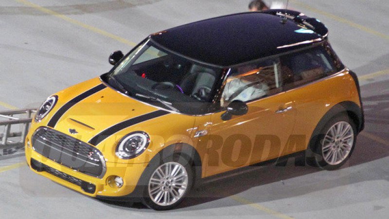 NOVO MINI COOPER É FLAGRADO SEM DISFARCES