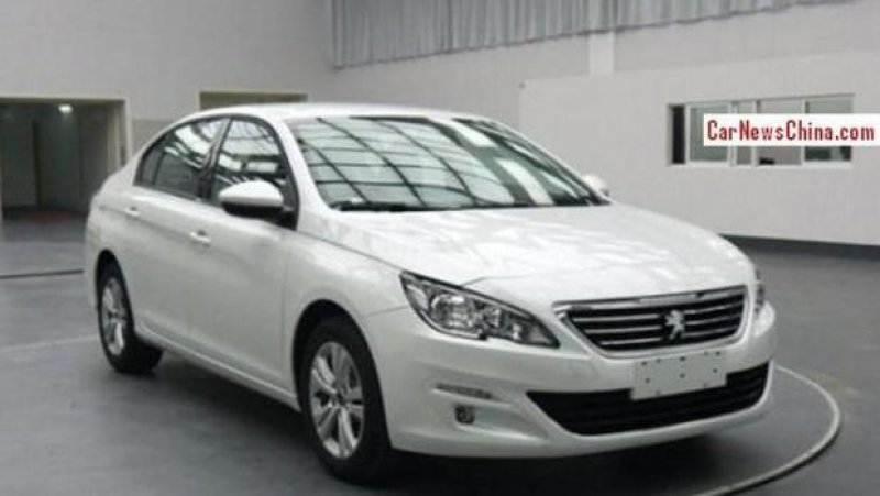 NOVO PEUGEOT 408 É FLAGRADO