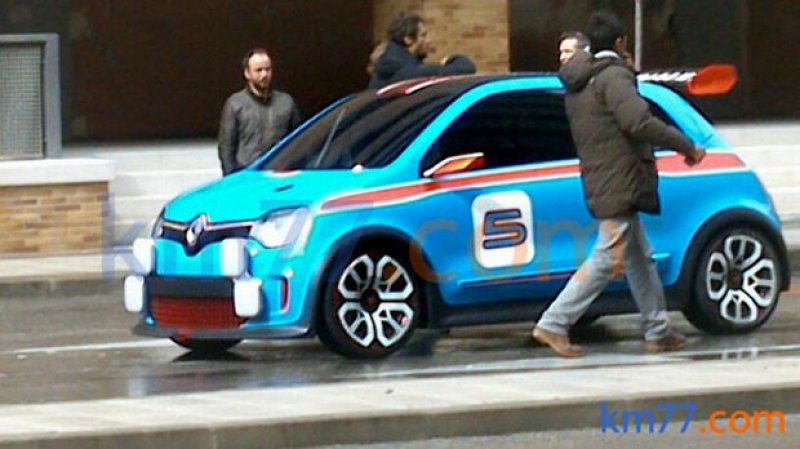 RENAULT 5 CONCEPT É FLAGRADO SEM CAMUFLAGEM NA ESPANHA