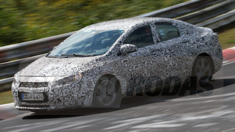 NOVO CRUZE É FLAGRADO EM TESTES