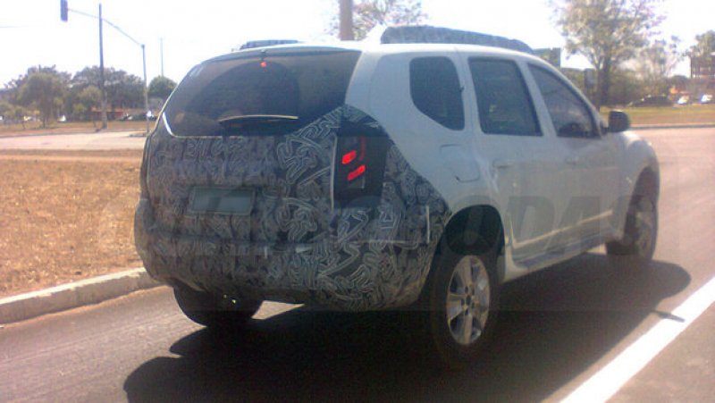 NOVO DUSTER É FLAGRADO EM TESTES