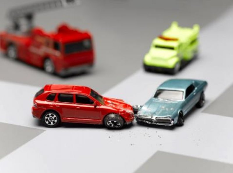 BATI O CARRO, E AGORA? VEJA COMO AGIR EM UM ACIDENTE EM 5 PASSOS