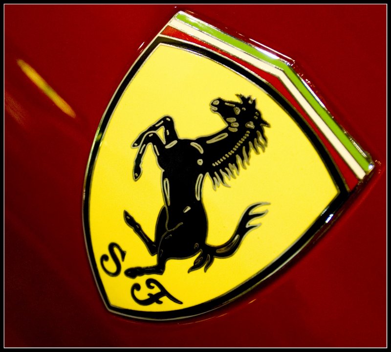 FERRARI É ELEITA A MARCA MAIS PODEROSA DO MUNDO