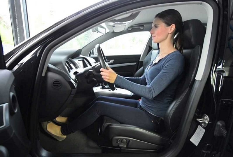 MÁ POSTURA AO DIRIGIR PODE COMPROMETER A SEGURANÇA NO TRÂNSITO, ALERTA DETRAN.SP