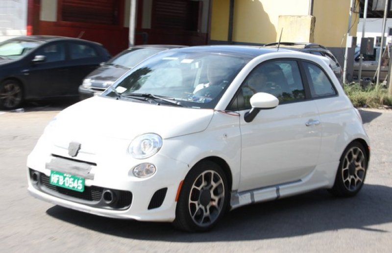 500 ABARTH NÃO DEVE VIR AO  BRASIL ANTES DE 2014