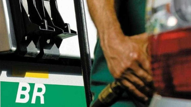 PETROBRAS REDUZ PREÇO DA GASOLINA EM 3,9% NA REFINARIA