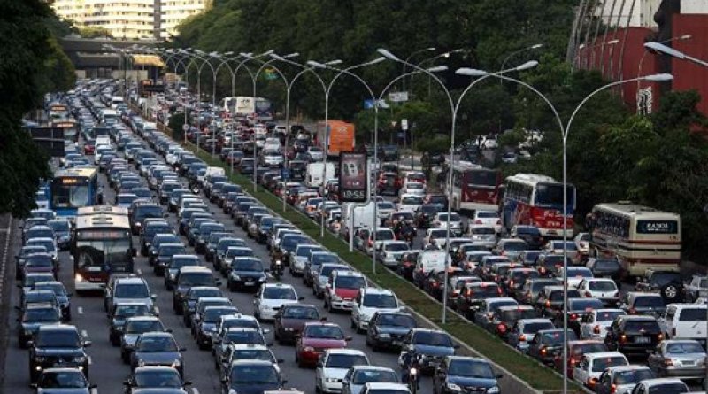 Governo quer carros 12% menos beberrões até 2017.