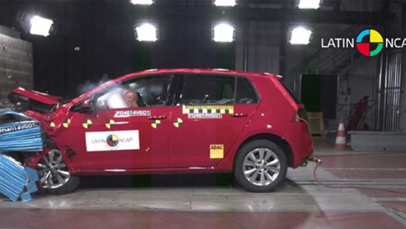 GOLF E COROLLA GANHAM CINCO ESTRELAS EM CRASH-TEST