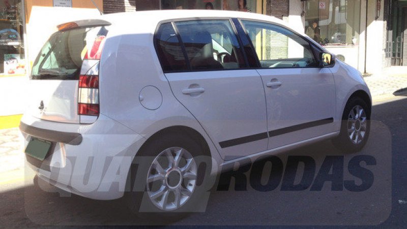 VW UP É FLAGRADO EM TESTES