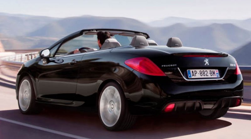 Peugeot já oferece novo 308 CC em seu site oficial.