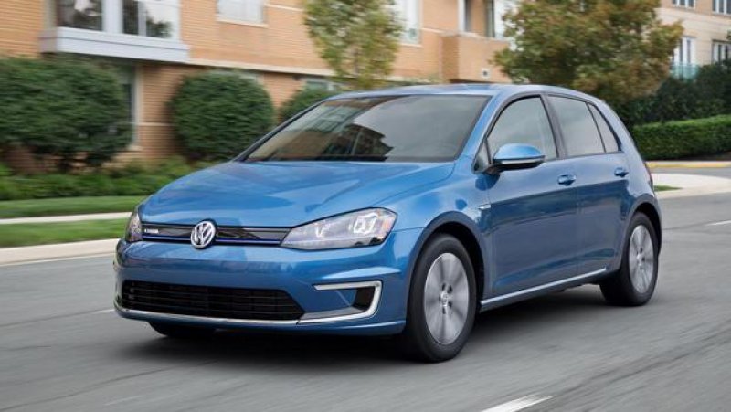 VW GOLF ELÉTRICO GANHA VERSÃO MAIS BARATA