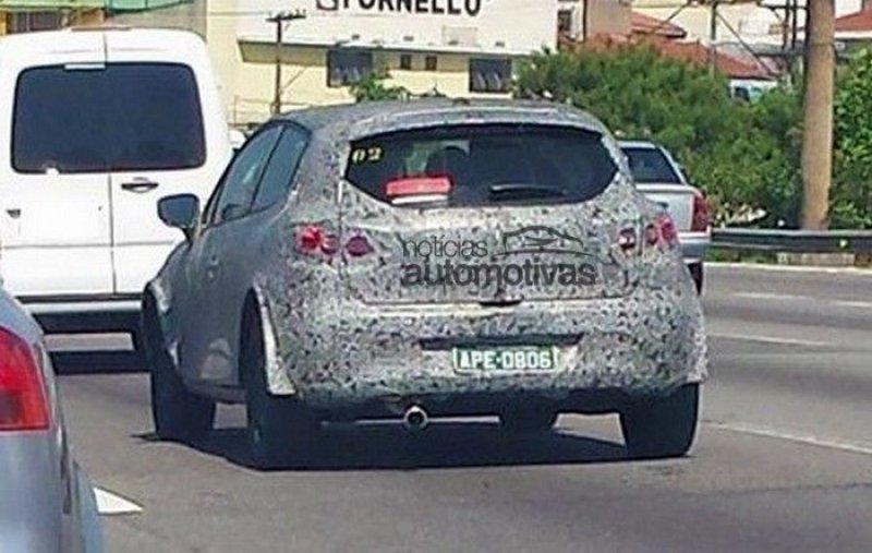 EXCLUSIVO: NOVO CLIO EUROPEU É FLAGRADO EM TESTES NO BRASIL