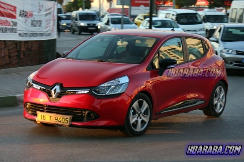 FLAGRA: Novo Clio IV sem camuflagem