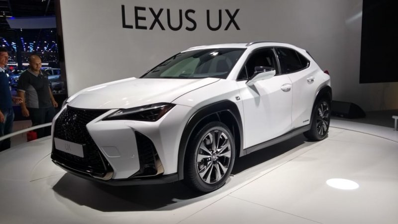Lexus UX estreia no Brasil no Salão de SP