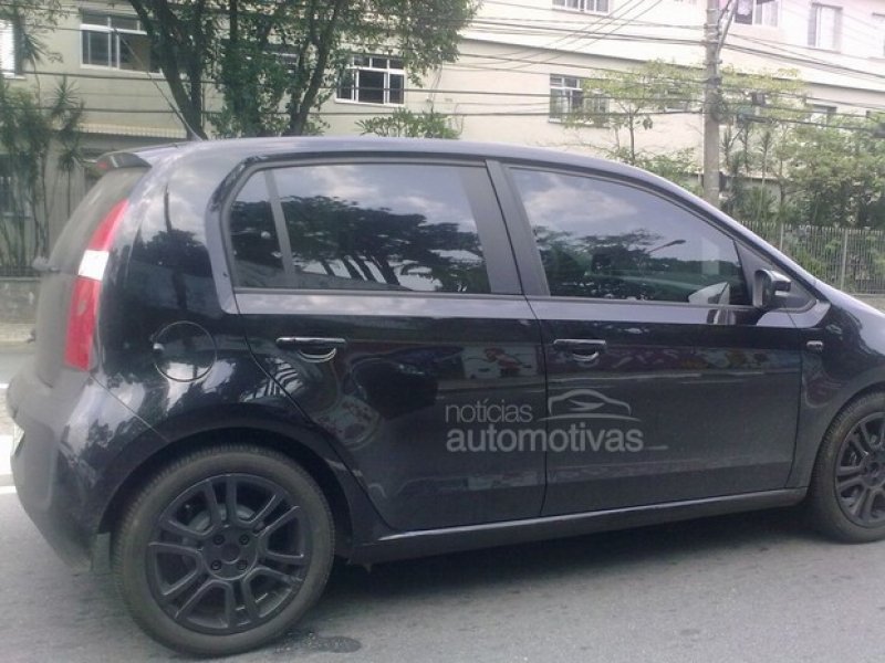 VOLKSWAGEN UP! SEM CAMUFLAGEM É VISTO EM SÃO BERNARDO DO CAMPO/SP