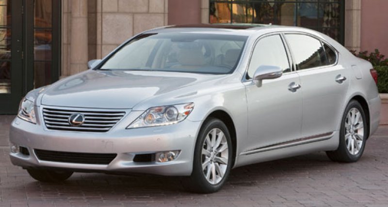 Lexus retorna de forma independente ao Brasil