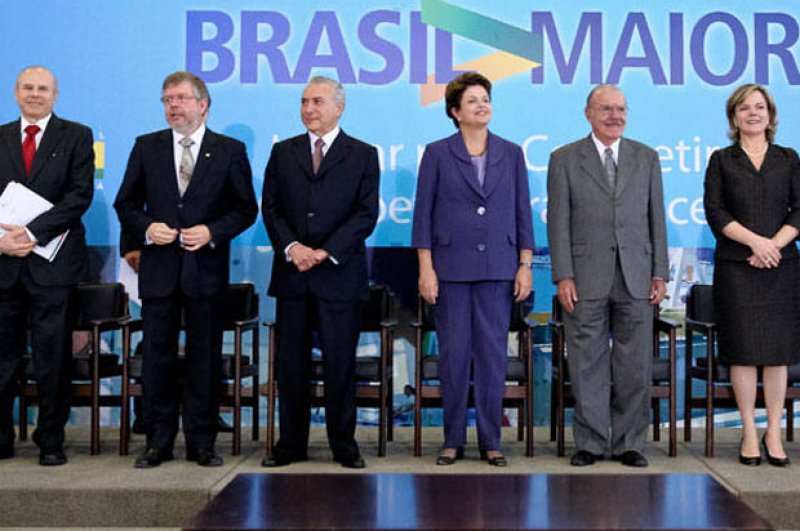 Dilma sanciona lei de incentivo a carros