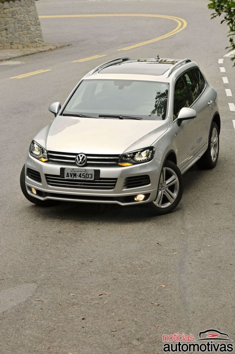 VOLKSWAGEN TOUAREG R-LINE TRAZ LUXO E BOA MECÂNICA, MAS ESBARRA NOS RIVAIS DAS MARCAS PREMIUM