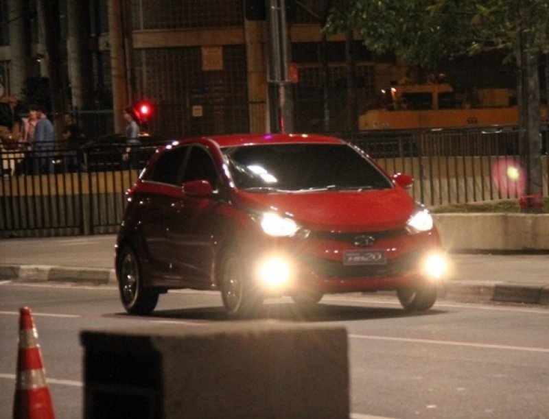 Hyundai HB20 é apanhado sem roupa e mistério do ano termina