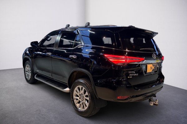 TOYOTA HILUX SW4 2.8 D-4D TURBO DIESEL SRX 7L 4X4 AUTOMÁTICO 2021/2022