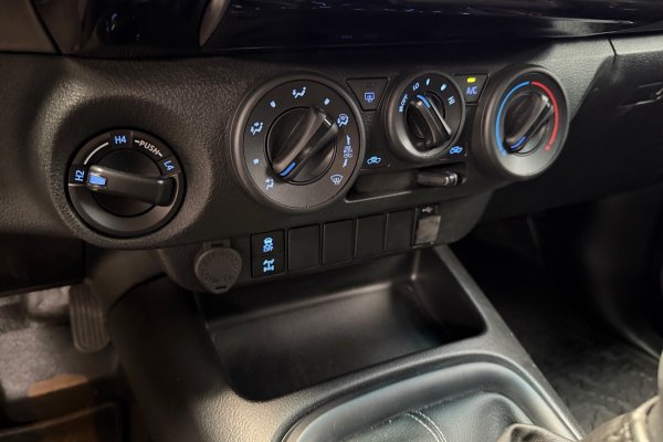 TOYOTA Hilux 2.8 POWER PACK 4X4 CD 16V DIESEL 4P MANUAL 2022/2023