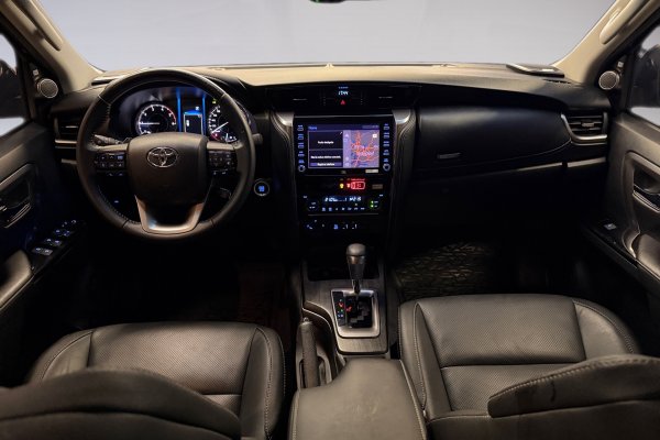 TOYOTA HILUX SW4 2.8 D-4D TURBO DIESEL SRX 7L 4X4 AUTOMÁTICO 2021/2022