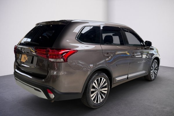 MITSUBISHI OUTLANDER 2.0 MIVEC GASOLINA GLS AUTOMÁTICO 2018/2019