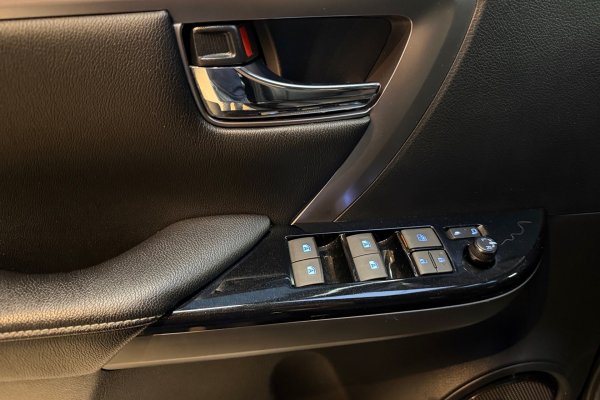 TOYOTA HILUX SW4 2.8 D-4D TURBO DIESEL SRX 7L 4X4 AUTOMÁTICO 2021/2022