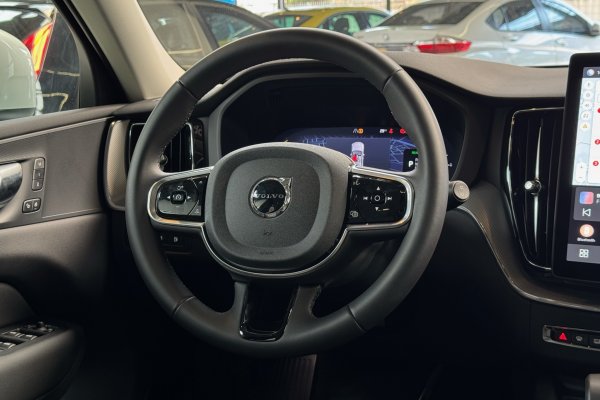 VOLVO XC60 2.0 T8 PHEV PLUS AWD GEARTRONIC 2025/2026